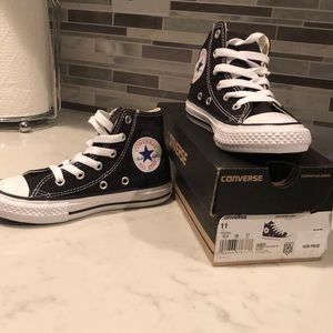 BRAND NEW Kids Converse Youth 11.5